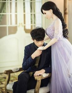 شاب صيني يتزوج من دمية